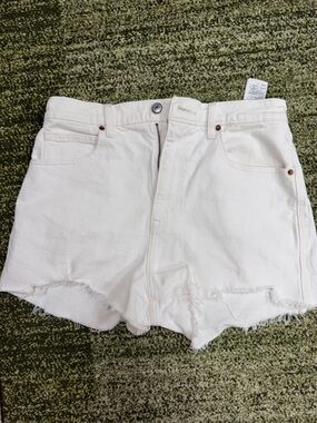 Abercrombie high rise mom short